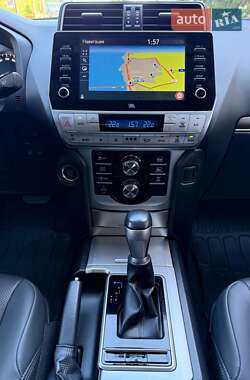 Позашляховик / Кросовер Toyota Land Cruiser Prado 2022 в 