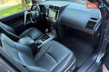 Позашляховик / Кросовер Toyota Land Cruiser Prado 2022 в 
