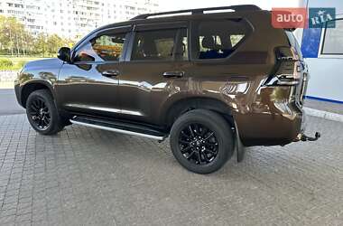 Внедорожник / Кроссовер Toyota Land Cruiser Prado 2021 в 