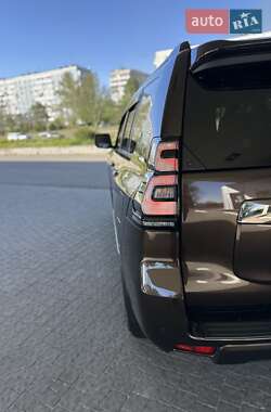 Внедорожник / Кроссовер Toyota Land Cruiser Prado 2021 в 