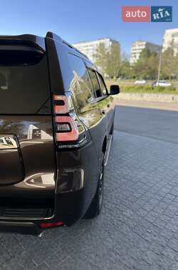 Внедорожник / Кроссовер Toyota Land Cruiser Prado 2021 в 