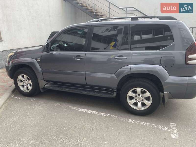 Внедорожник / Кроссовер Toyota Land Cruiser Prado 2005 в 