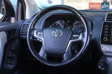 Позашляховик / Кросовер Toyota Land Cruiser Prado 2020 в 