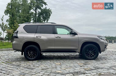 Внедорожник / Кроссовер Toyota Land Cruiser Prado 2022 в 