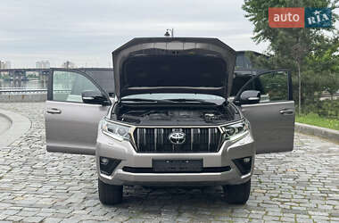 Внедорожник / Кроссовер Toyota Land Cruiser Prado 2022 в 