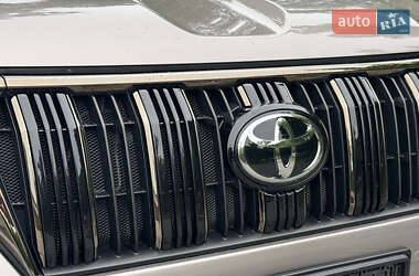 Внедорожник / Кроссовер Toyota Land Cruiser Prado 2022 в 