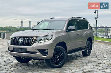 Внедорожник / Кроссовер Toyota Land Cruiser Prado 2022 в 