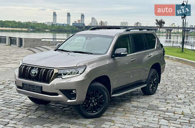 Внедорожник / Кроссовер Toyota Land Cruiser Prado 2022 в 