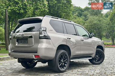 Внедорожник / Кроссовер Toyota Land Cruiser Prado 2022 в 
