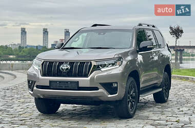 Внедорожник / Кроссовер Toyota Land Cruiser Prado 2022 в 
