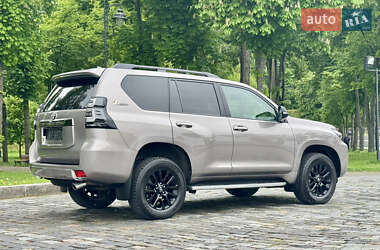 Внедорожник / Кроссовер Toyota Land Cruiser Prado 2022 в 