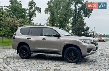 Внедорожник / Кроссовер Toyota Land Cruiser Prado 2022 в 