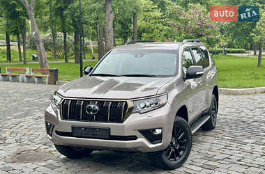 Внедорожник / Кроссовер Toyota Land Cruiser Prado 2022 в 