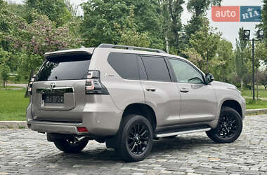 Внедорожник / Кроссовер Toyota Land Cruiser Prado 2022 в 