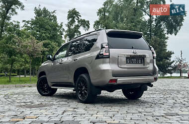 Внедорожник / Кроссовер Toyota Land Cruiser Prado 2022 в 