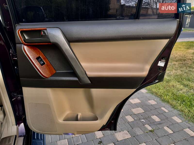 Позашляховик / Кросовер Toyota Land Cruiser Prado 2010 в Одесі