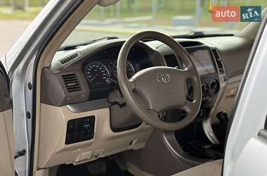 Внедорожник / Кроссовер Toyota Land Cruiser Prado 2004 в 