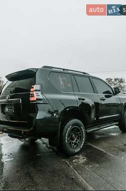 Внедорожник / Кроссовер Toyota Land Cruiser Prado 2020 в 