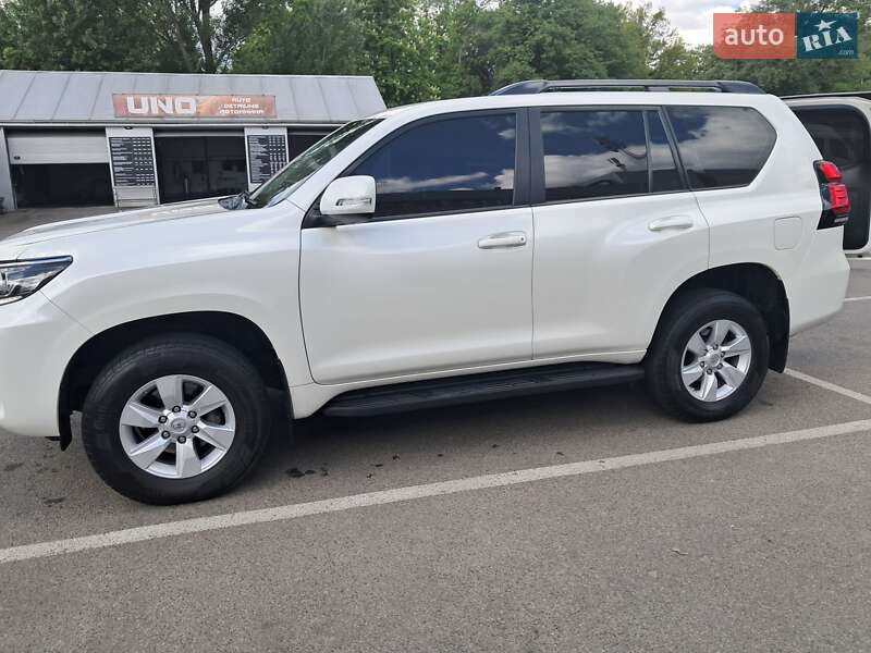 Внедорожник / Кроссовер Toyota Land Cruiser Prado 2019 в Киеве