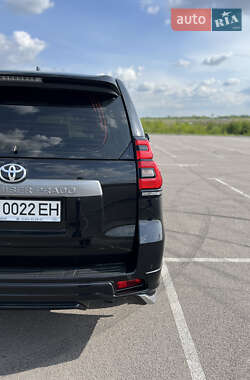 Позашляховик / Кросовер Toyota Land Cruiser Prado 2021 в 