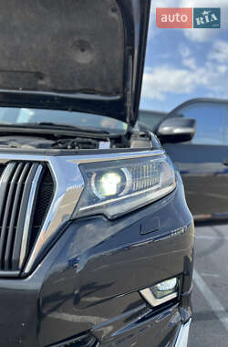 Позашляховик / Кросовер Toyota Land Cruiser Prado 2021 в 