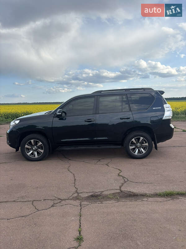 Внедорожник / Кроссовер Toyota Land Cruiser Prado 2012 в Новгород-Северском