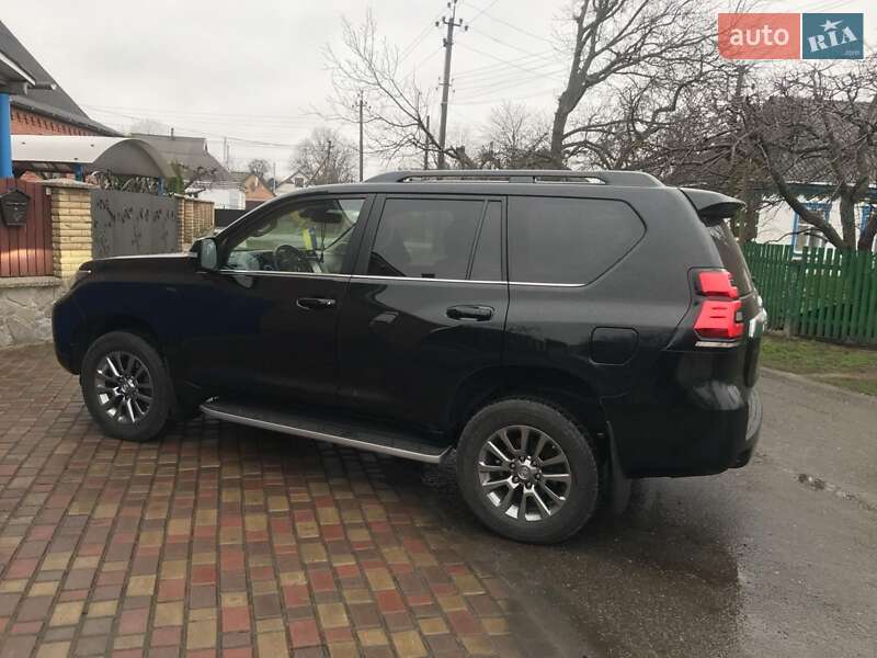 Внедорожник / Кроссовер Toyota Land Cruiser Prado 2018 в 