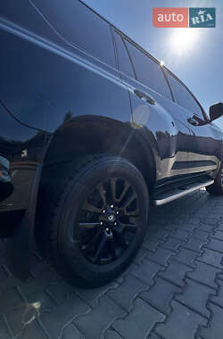 Позашляховик / Кросовер Toyota Land Cruiser Prado 2021 в 