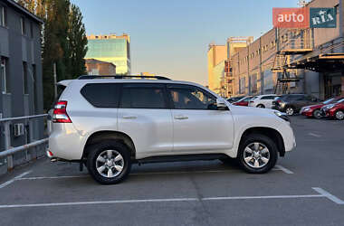 Позашляховик / Кросовер Toyota Land Cruiser Prado 2015 в 