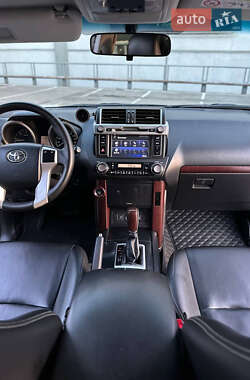 Позашляховик / Кросовер Toyota Land Cruiser Prado 2015 в 