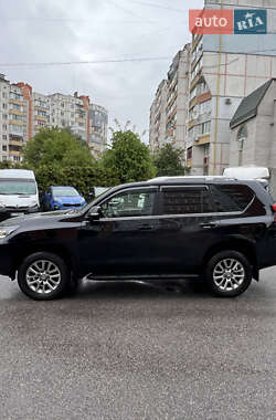 Внедорожник / Кроссовер Toyota Land Cruiser Prado 2017 в 