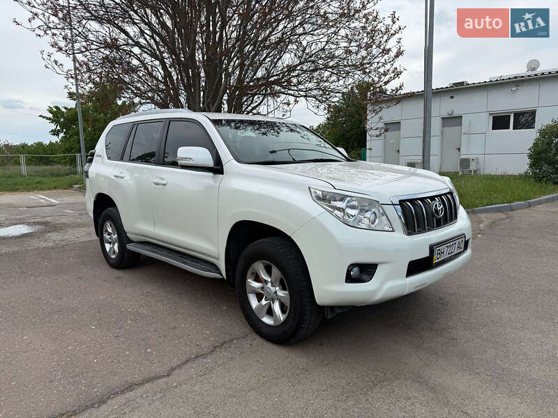 Позашляховик / Кросовер Toyota Land Cruiser Prado 2010 в 