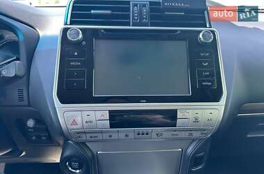 Позашляховик / Кросовер Toyota Land Cruiser Prado 2019 в 