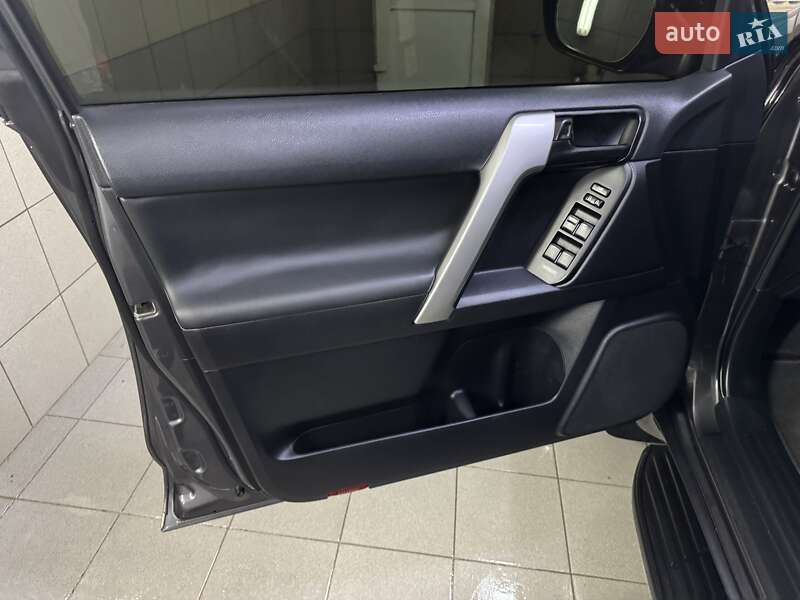 Позашляховик / Кросовер Toyota Land Cruiser Prado 2019 в Умані