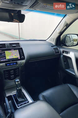 Позашляховик / Кросовер Toyota Land Cruiser Prado 2021 в 