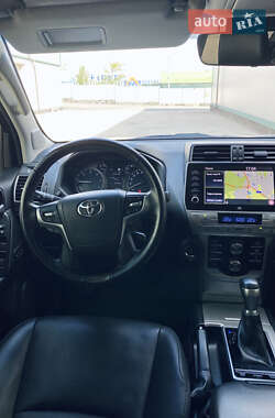 Позашляховик / Кросовер Toyota Land Cruiser Prado 2021 в 