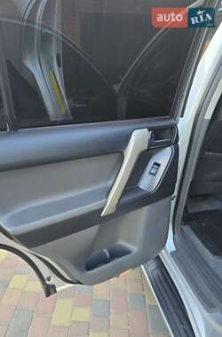 Внедорожник / Кроссовер Toyota Land Cruiser Prado 2010 в 