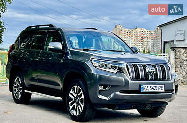 Внедорожник / Кроссовер Toyota Land Cruiser Prado 2022 в 