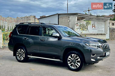 Внедорожник / Кроссовер Toyota Land Cruiser Prado 2022 в 