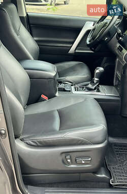 Внедорожник / Кроссовер Toyota Land Cruiser Prado 2022 в 