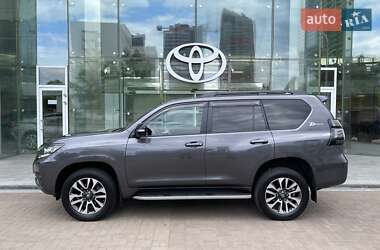 Внедорожник / Кроссовер Toyota Land Cruiser Prado 2022 в 