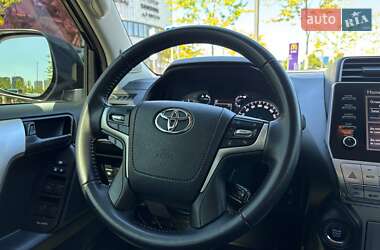 Внедорожник / Кроссовер Toyota Land Cruiser Prado 2021 в 
