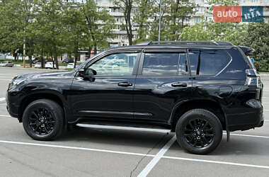 Внедорожник / Кроссовер Toyota Land Cruiser Prado 2020 в 