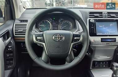 Внедорожник / Кроссовер Toyota Land Cruiser Prado 2019 в 