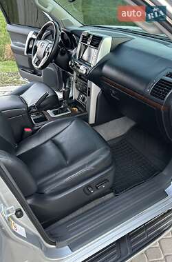 Внедорожник / Кроссовер Toyota Land Cruiser Prado 2010 в 