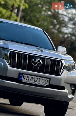Позашляховик / Кросовер Toyota Land Cruiser Prado 2017 в 