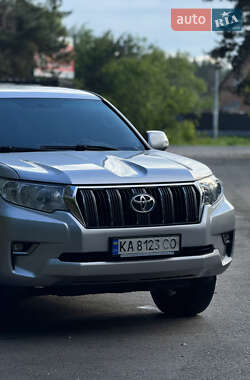 Позашляховик / Кросовер Toyota Land Cruiser Prado 2017 в 