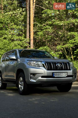 Позашляховик / Кросовер Toyota Land Cruiser Prado 2017 в 