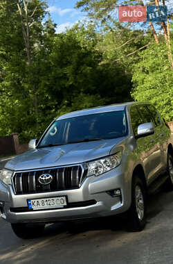 Позашляховик / Кросовер Toyota Land Cruiser Prado 2017 в 