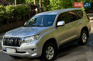 Позашляховик / Кросовер Toyota Land Cruiser Prado 2017 в 